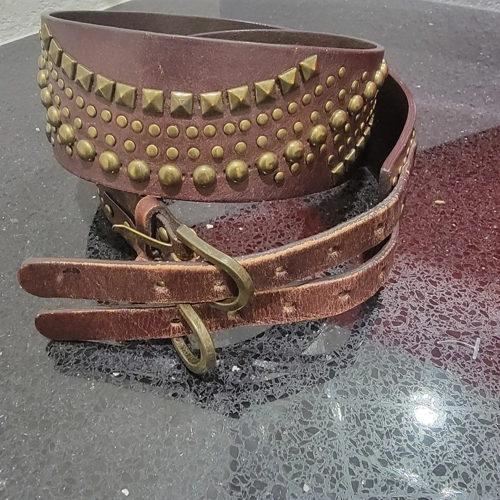 Cache gold studded